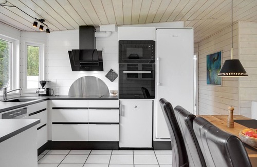 Egsmark Strand House | Stunning home in Ebeltoft with kitchen