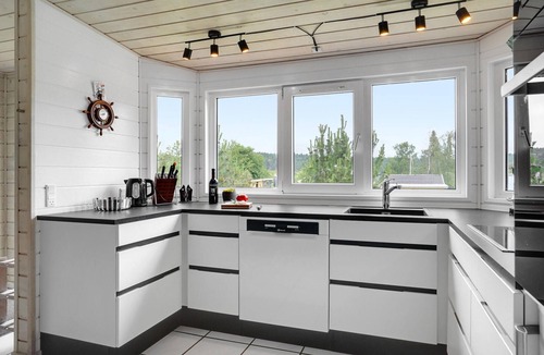 Egsmark Strand House | Stunning home in Ebeltoft with kitchen