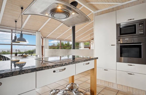 Lyngsbæk Strand House | Stunning home in Ebeltoft with sauna