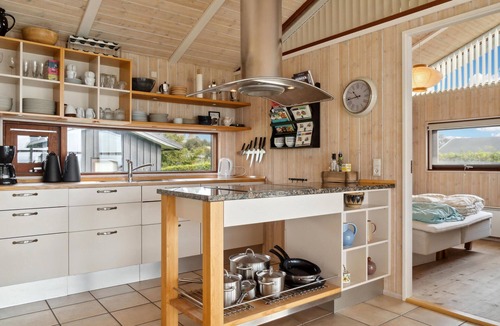Lyngsbæk Strand House | Stunning home in Ebeltoft with sauna