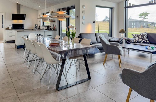 Egsmark Strand House | Stunning home in Ebeltoft with sauna