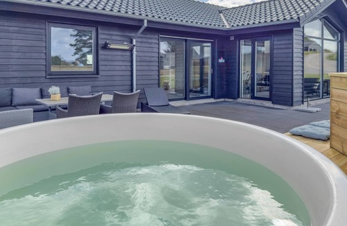 Egsmark Strand House | Stunning home in Ebeltoft with sauna