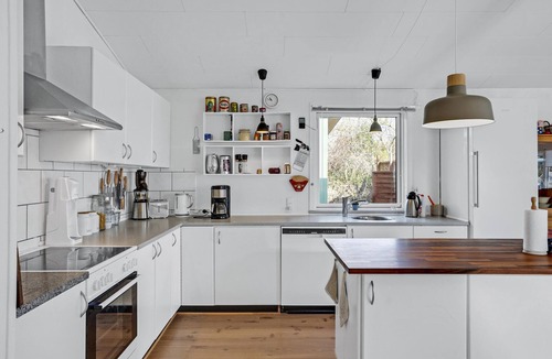 Vibæk Strand House | Stunning home in Ebeltoft with kitchen