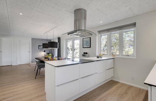 Øer Strand House | Stunning home in Ebeltoft with WiFi