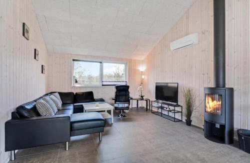 Øer Strand House | Stunning Home In Ebeltoft With 3 Bedrooms And Internet