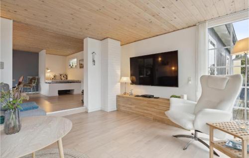Lyngsbæk Strand House | Stunning Home In Ebeltoft With Kitchen
