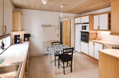 Lystrup House | Stunning home in Egå with kitchen