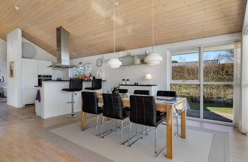 Sjaelborg House | Stunning home in Esbjerg V with kitchen