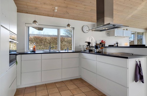 Sjaelborg House | Stunning home in Esbjerg V with kitchen