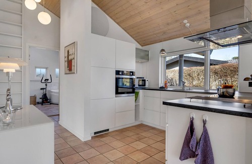 Sjaelborg House | Stunning home in Esbjerg V with kitchen