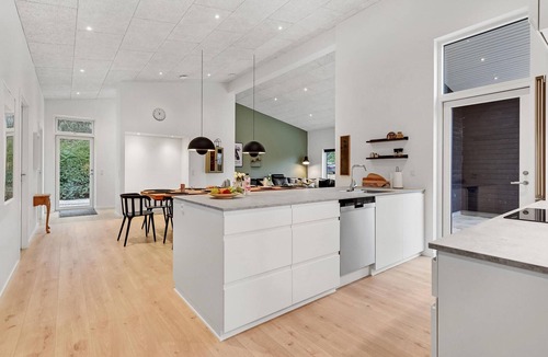 Farvang House | Stunning home in Fårvang with WiFi