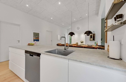 Farvang House | Stunning home in Fårvang with WiFi