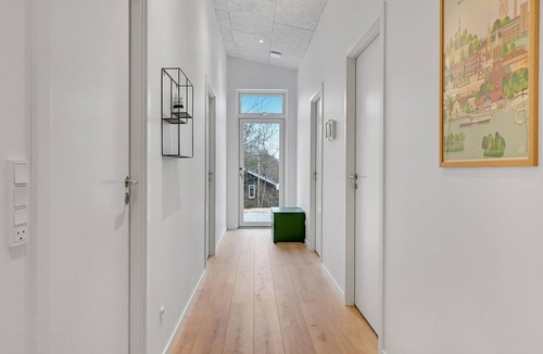 Farvang House | Stunning home in Fårvang with WiFi