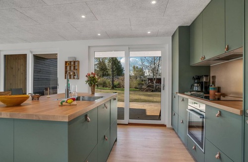 Farvang House | Stunning home in Fårvang with WiFi