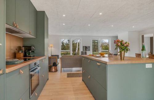 Farvang House | Stunning home in Fårvang with WiFi