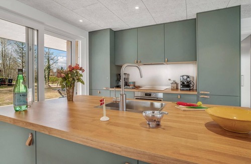 Farvang House | Stunning home in Fårvang with WiFi