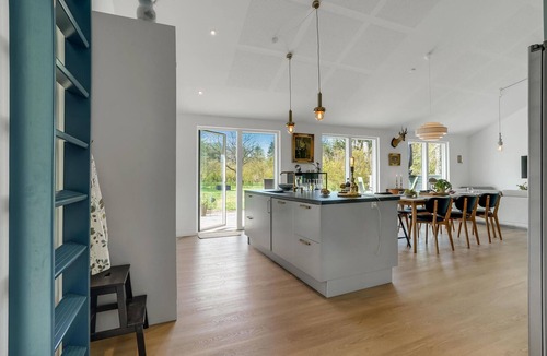 Farvang House | Stunning home in Fårvang with WiFi