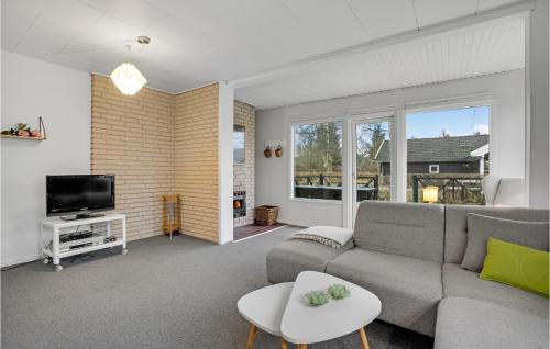 Farvang House | Stunning Home In Fårvang With Wifi