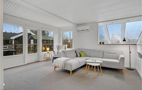 Farvang House | Stunning Home In Fårvang With Wifi