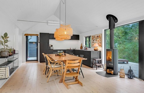 Faarevejle House | Stunning home in Fårevejle with kitchen