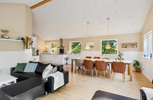 Hvalpsund House | Stunning home in Farsø with WiFi