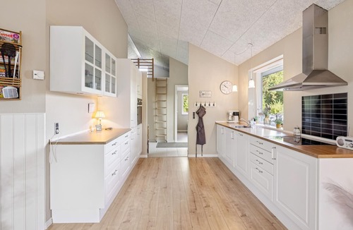 Hvalpsund House | Stunning home in Farsø with WiFi