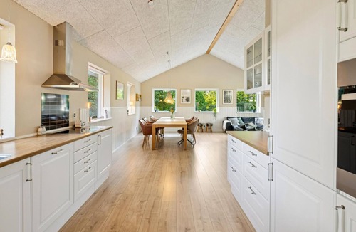 Hvalpsund House | Stunning home in Farsø with WiFi