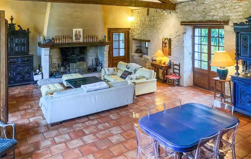Fauroux House | Stunning Home In Fauroux