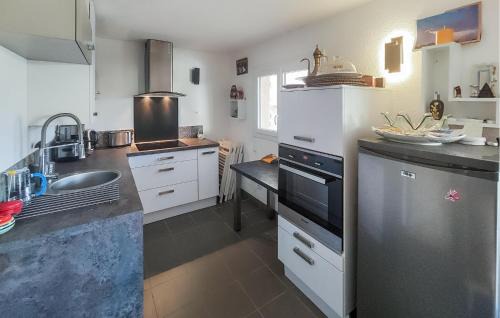 Vic-la-Gardiole House | Stunning Home In Vic-La-Gardiole