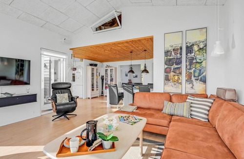 Frørup House | Stunning home in Frørup with kitchen