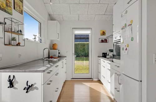 Frørup House | Stunning home in Frørup with kitchen