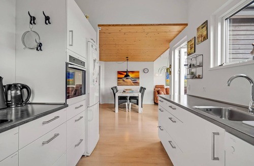 Frørup House | Stunning home in Frørup with kitchen