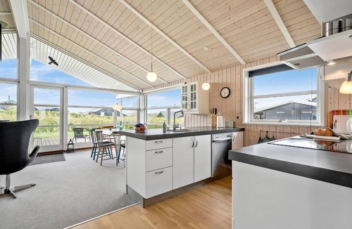 Frørup House | Stunning home in Frørup with kitchen