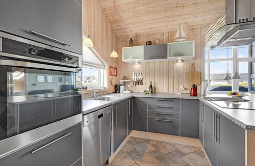 Lild Strand House | Stunning home in Frøstrup with sauna
