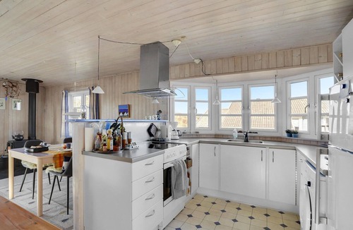 Lild Strand House | Stunning home in Frøstrup with WiFi