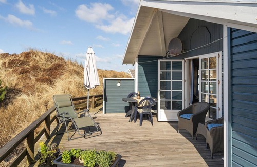Lild Strand House | Stunning home in Frøstrup with WiFi