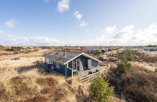 Lild Strand House | Stunning home in Frøstrup with WiFi
