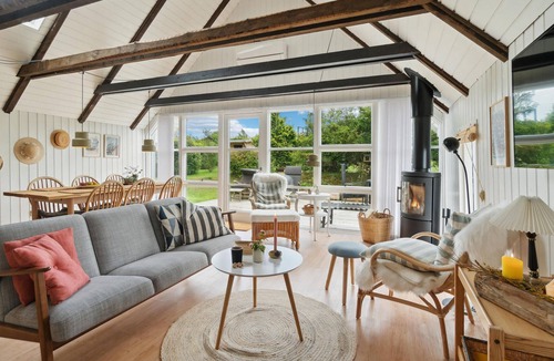 Bønnerup Strand House | Stunning home in Glesborg with WiFi