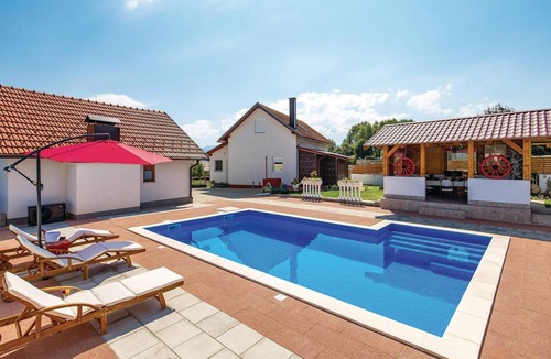 Gospic House | Stunning home in Gospic with sauna