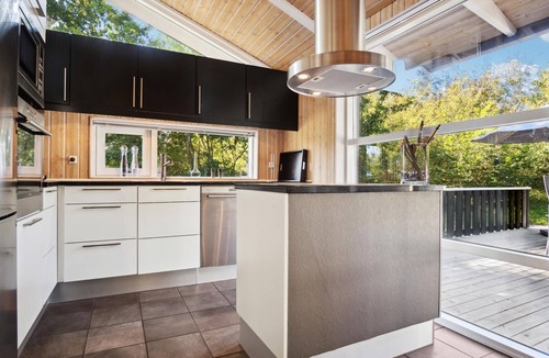 Grena Strand House | Stunning home in Grenaa with kitchen