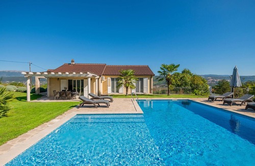 Grubine House | Stunning home in Grubine