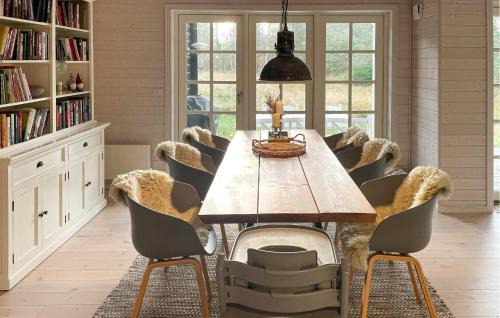 Hojby House | Stunning Home In Højby With Wifi