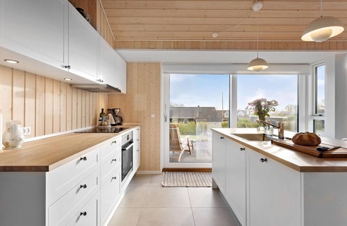 Haarby House | Stunning home in Haarby with kitchen