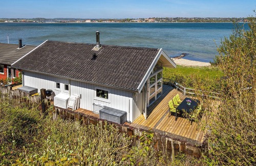 Fynshav House | Stunning home in Haderslev with house sea view