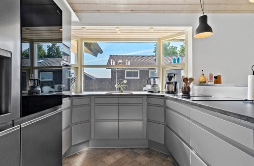 Hejsager Strand House | Stunning home in Haderslev with kitchen