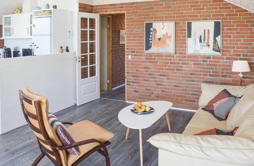 Haslevgarde House | Stunning home in Hadsund with kitchen