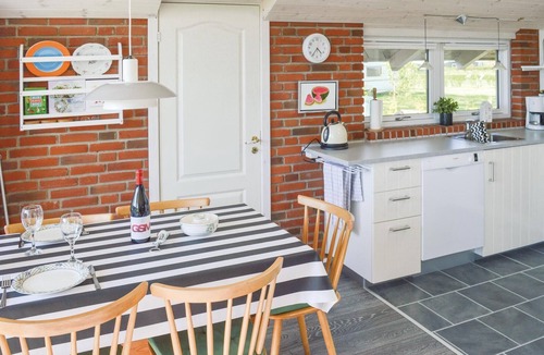 Haslevgarde House | Stunning home in Hadsund with kitchen