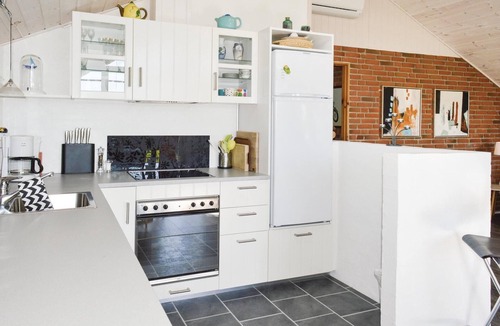 Haslevgarde House | Stunning home in Hadsund with kitchen