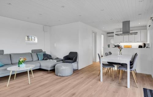 Havndal House | Stunning Home In Hadsund With Wifi