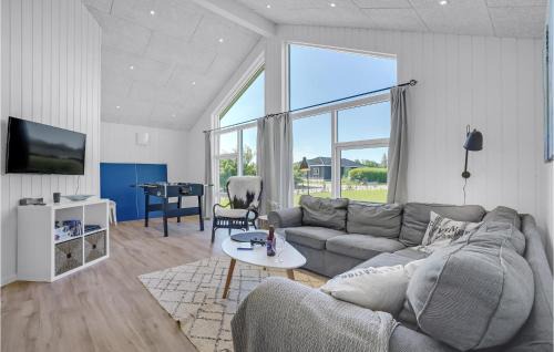 Haslevgarde House | Stunning Home In Hadsund With Five Bedrooms And Wifi